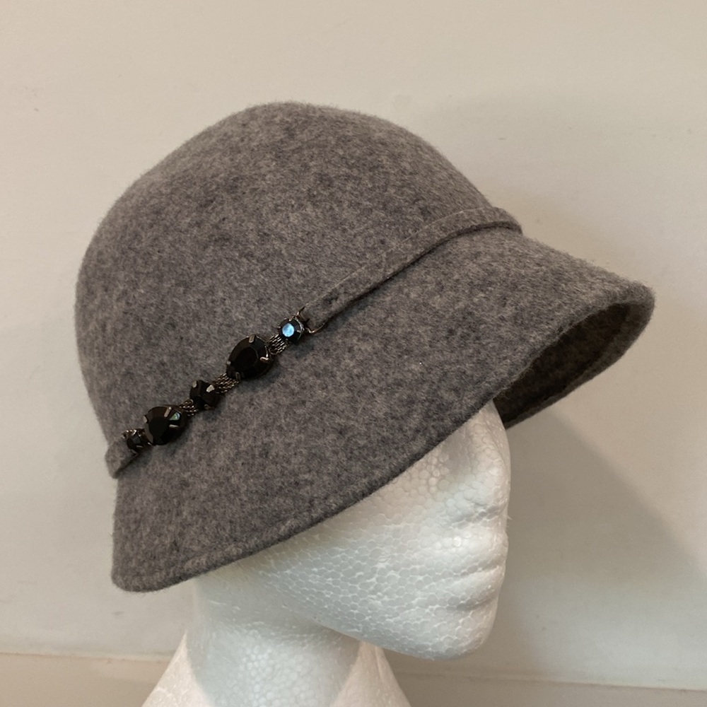 Holt Renfrew Grey Wool Cloche Hat with Black Beads Made in Italy - Picture 7 of 14